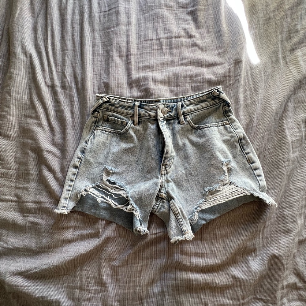 DISTRESSED SHORTS